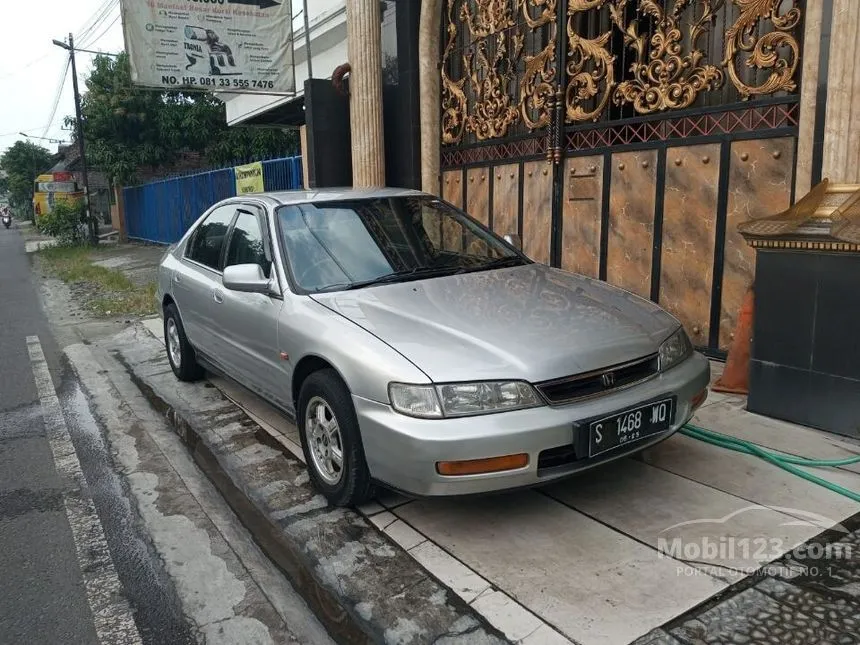 Jual Mobil Honda Accord 1996 2.2 di Jawa Timur Manual Sedan Abu