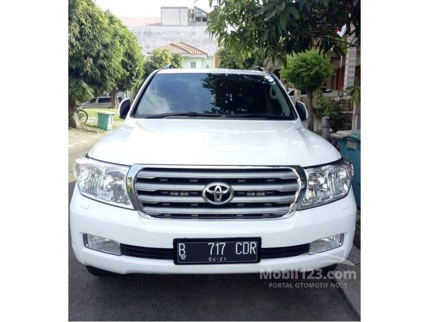 Jual Mobil  Toyota  Land  Cruiser  2011 V8 D 4D 4 5 Automatic 