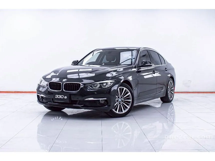 2017 BMW 330e Luxury Sedan
