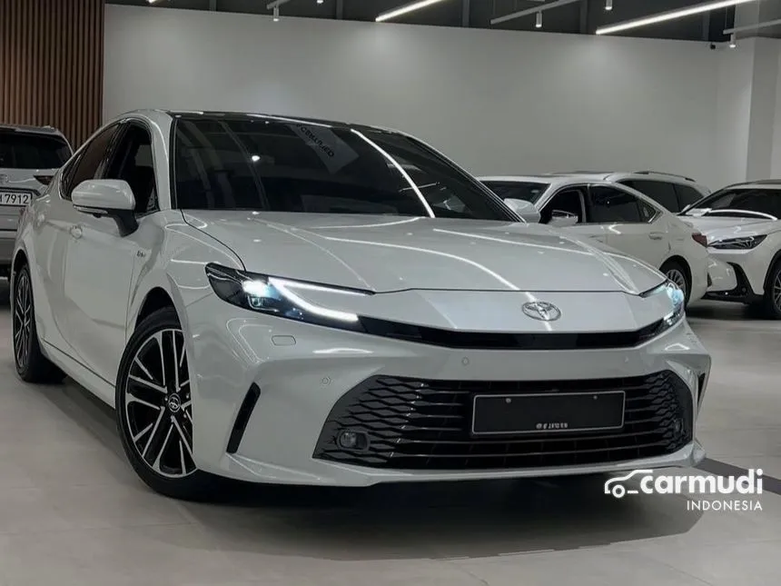2026 Toyota Camry HEV (Premium Color) Sedan