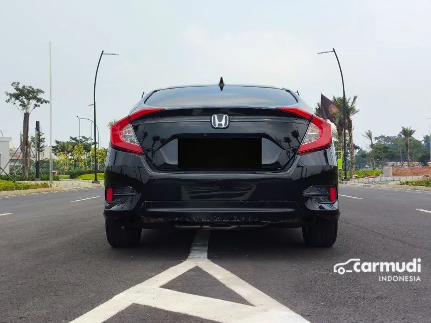 2018 Honda Civic ES Sedan