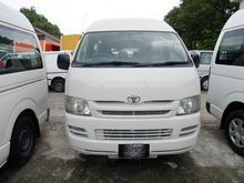 2009 Toyota Hiace 2.5 Window Van -- WELL MAINTAINED --