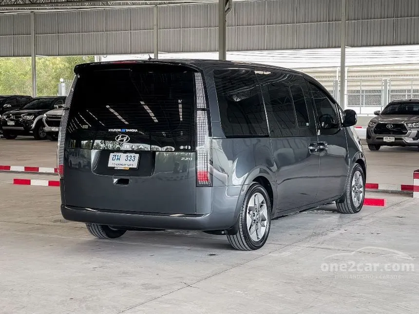2022 Hyundai Staria SEL Van