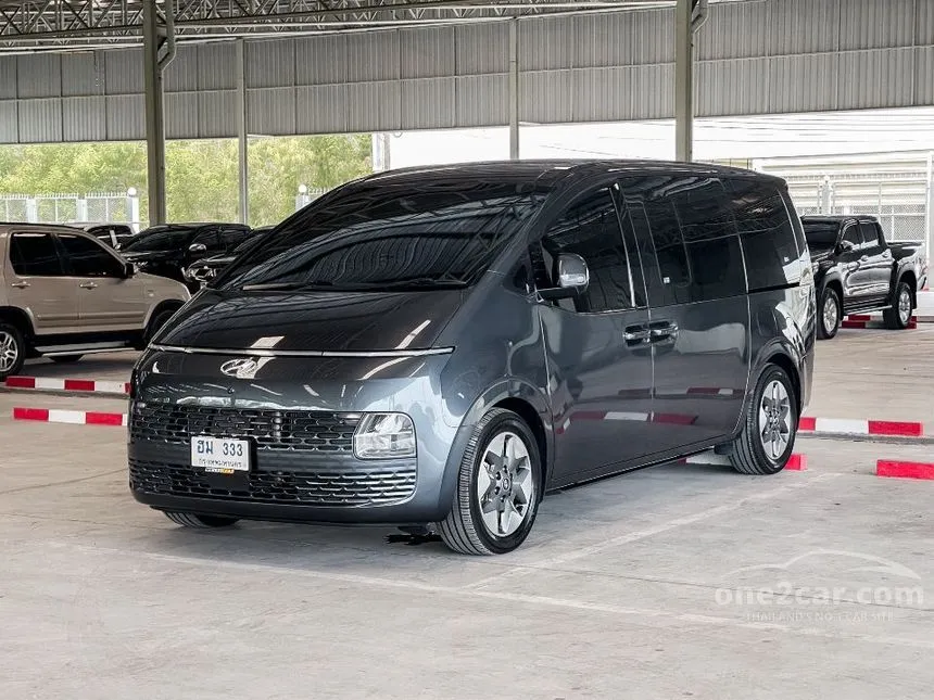 2022 Hyundai Staria SEL Van