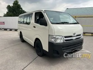 2011 Toyota Hiace 2.5 Window Van Van