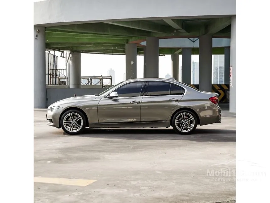 2018 BMW 320i Luxury Sedan