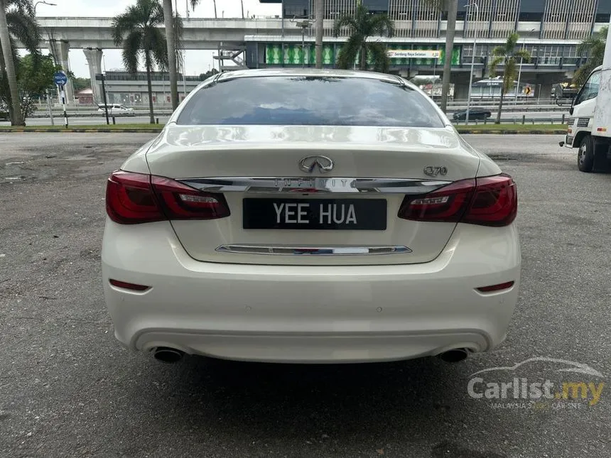 2015 Infiniti Q70 Sedan