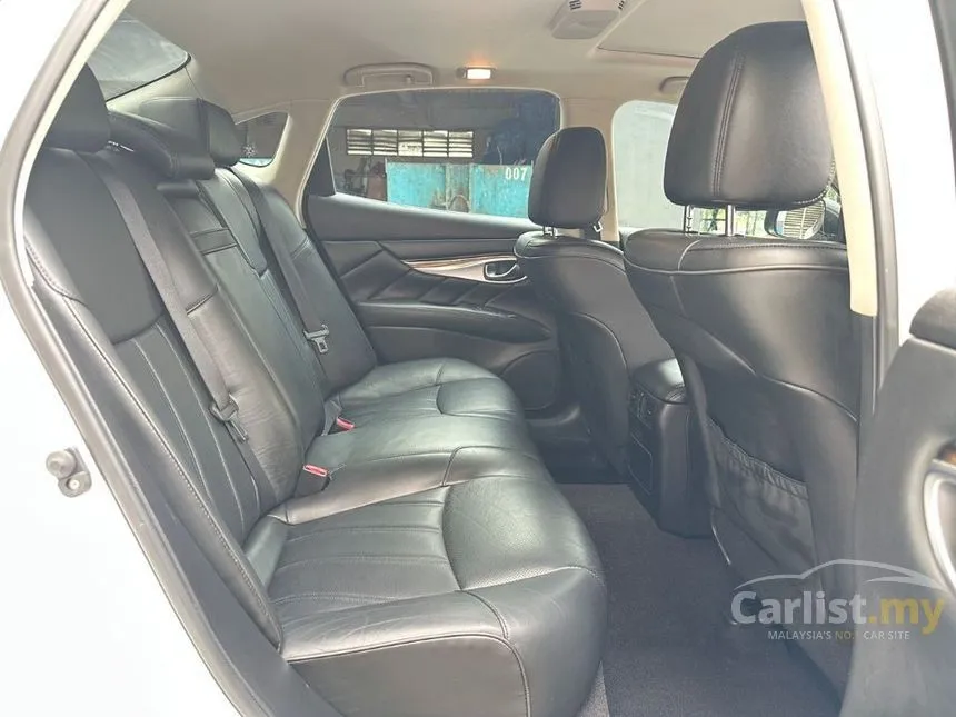 2015 Infiniti Q70 Sedan