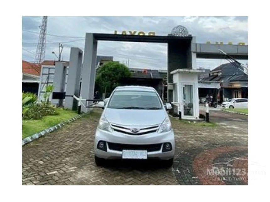 Jual Mobil Daihatsu Xenia 2014 R DLX 1.3 di Jawa Barat Manual MPV Silver Rp 125.000.000